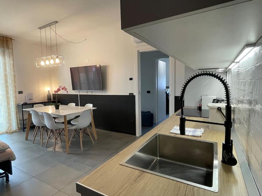 City Center - Modern Flat With Free Parking And Wifi - Apt B Lejlighed Bergamo Eksteriør billede