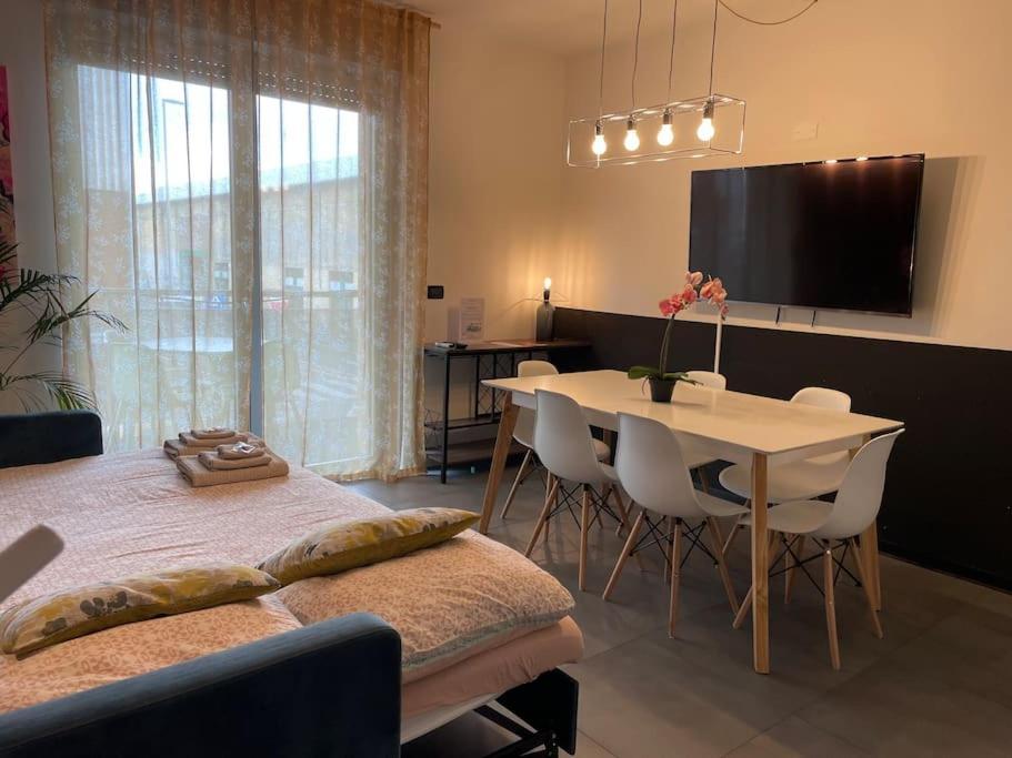 City Center - Modern Flat With Free Parking And Wifi - Apt B Bergamo Eksteriør billede